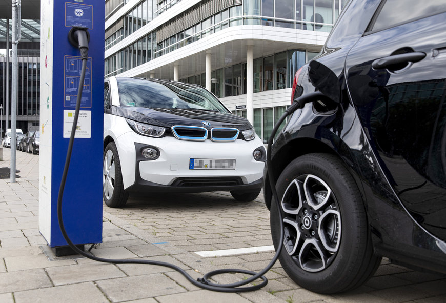 Bosch recharging services: key to more than 150,000 charge spots throughout Europe